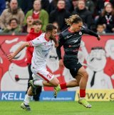 Kreshnik Hajrizi (FC Sion) à la lutte avec Nishan Burkart (FC Winterthour) lors du denier match de la saison